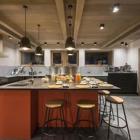 Apartment Beyond The Ordinary: Alpine Chalet Living In *
